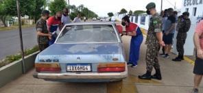 Drive Thru solidário aconteceu no sábado com transmissão da Pop Rock ao vivo