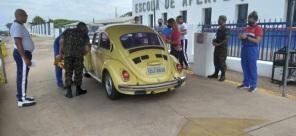 Drive Thru solidário aconteceu no sábado com transmissão da Pop Rock ao vivo