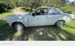 Aos 97 anos, dona Lavínia segue dirigindo o mesmo Chevette há mais de 40 anos