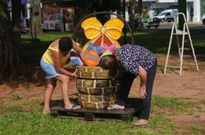 PÁSCOA EM CRUZ ALTA : Praça Erico Verissimo começou a ser decorada 
