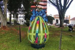 PÁSCOA EM CRUZ ALTA : Praça Erico Verissimo começou a ser decorada 