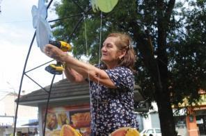 PÁSCOA EM CRUZ ALTA : Praça Erico Verissimo começou a ser decorada 