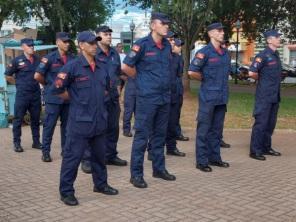 Novo caminhão do Corpo de Bombeiros foi entregue para corporação nesta segunda