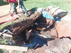 Cavalo cai em poço e é resgatado pelos Bombeiros na manhã do sábado em C. Alta