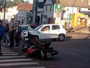 Acidente de trânsito no centro de Cruz Alta com danos materiais nesta quarta