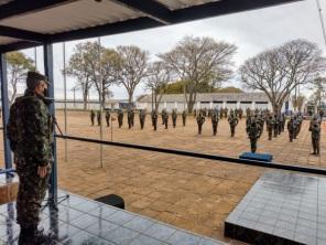 Grupo Humaitá realiza formatura e apresentação da bandeira a novos militares