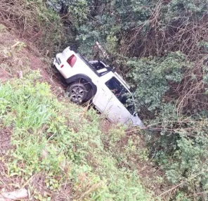 Veículo sai da pista após aquaplanagem na ERS-342, em Cruz Alta