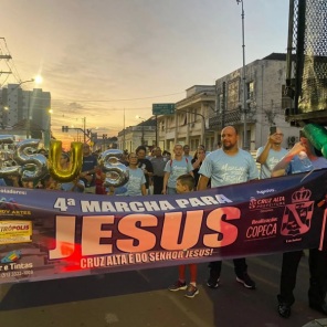 4ª Marcha para Jesus reúne centenas de fiéis em Cruz Alta
