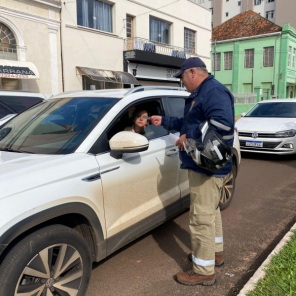 MAIO AMARELO> Departamento Municipal de trânsito realizou panfletagem