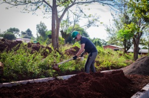 Obra de revitalização da Praça no bairro Santa Terezinha II segue avançando