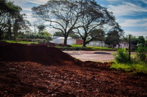 Obra de revitalização da Praça no bairro Santa Terezinha II segue avançando