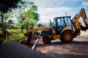 Obra de revitalização da Praça no bairro Santa Terezinha II segue avançando