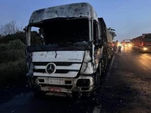 TREVO DO CICA> Incêndio Destrói Cabine de Carreta na BR-158 em Cruz Alta