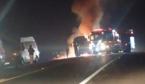 Caminhão pega fogo na BR-158 em Cruz Alta na noite da segunda-feira 