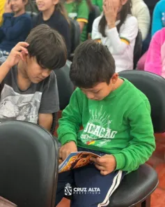 Personagens de Erico Verissimo visitam escola em Cruz Alta
