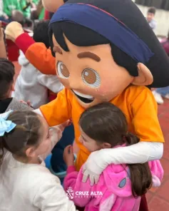 Personagens de Erico Verissimo visitam escola em Cruz Alta