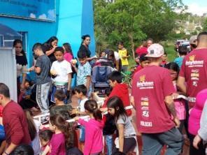 Otopatamar realiza doação de brinquedos em ação solidária no dia das crianças