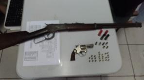 Prisão em Cruz Alta: crime de posse ilegal de arma de fogo e receptação.