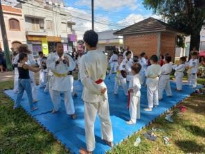 O sábado animado de férias agitou a praça Erico Verissimo com muita alegria