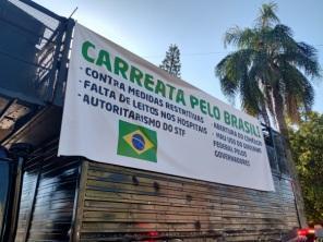 Carreata em prol a abertura do comércio foi realizada nesta segunda 