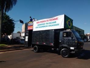 Carreata em prol a abertura do comércio foi realizada nesta segunda 