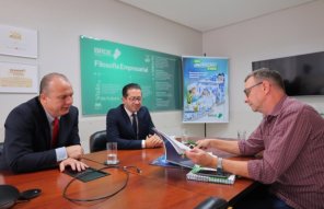 Comissão da Fenatrigo busca apoio e recursos na Capital para edição de 2025