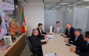 Comissão da Fenatrigo busca apoio e recursos na Capital para edição de 2025