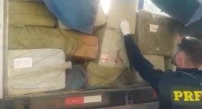 PRF prende contrabandista com agrotóxicos e produtos de beleza em Cruz Alta