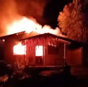 Incêndio destrói residência em Fortaleza dos Valos