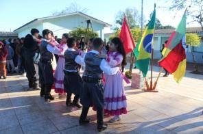 Escola Pacífico Dias da Fonseca recebe projeto Chama crioula vai à escola
