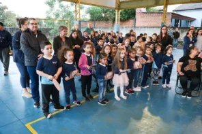 Projeto Coxilha Vai à Escola apresenta músicas na Escola Antônio Serra Pereira