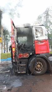 Cabine de carreta pega fogo na tarde desta sexta-feira em Cruz Alta