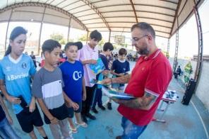 Alunos da Escola Carlos Gomes lançam livros do Projeto Escritor para o Futuro
