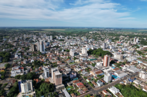 Sábado de sol e nuvens e chance de chuva de verão entre tarde e noite 