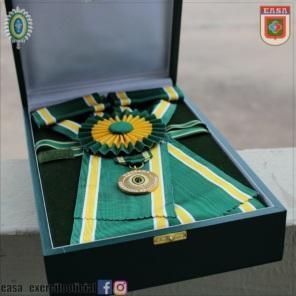 EASA entrega Medalha Exército Brasileiro e do Diploma de Colaborado Eméritor 