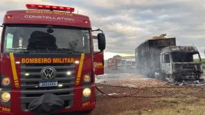 Carreta pega fogo na ERS-342 e mobiliza bombeiros de Cruz Alta e Ijuí
