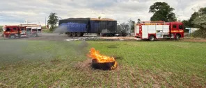 Carreta pega fogo na ERS-342 e mobiliza bombeiros de Cruz Alta e Ijuí