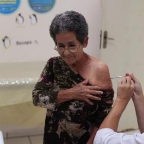 VACINAÇÃO: Mesmo com chuva Cruz Alta aplicou 564 doses no dia D vacinação