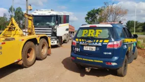PRF recupera carreta roubada em Passo Fundo na BR-158 em Cruz Alta