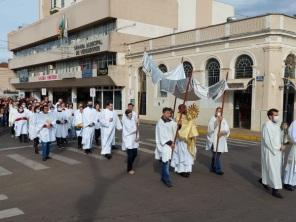 Após 02 anos, Cruz Alta volta a realizar a procissão de Corpus Christi