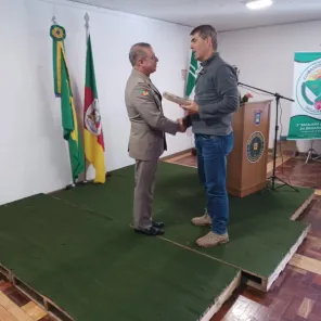 PARABÉNS!>Tenente Hochmuller é homenageado pelos 35 anos na Brigada Militar