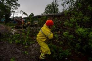 CRUZ ALTA: Rajadas de vento de 108km/h ,chuva forte e granizo na madrugada