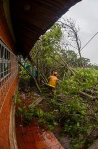 CRUZ ALTA: Rajadas de vento de 108km/h ,chuva forte e granizo na madrugada