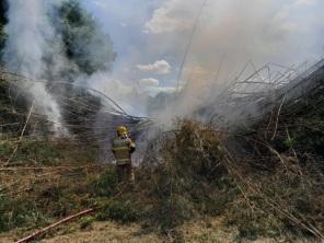 Fogo em taquareiras assusta moradores da Borges do Canto em Cruz Alta