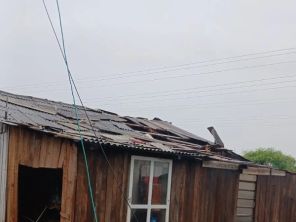 Temporal provoca destelhamentos e quedas de árvores em Cruz Alta