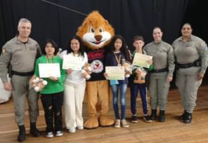 Brigada Militar realiza formatura do PROERD em Cruz Alta
