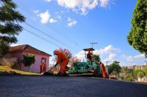 Obras de pavimentação asfáltica na Rua Marechal Floriano Peixoto retornam