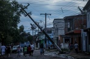 Temporal destrói escola,deixa pessoas desabrigadas e muito estrago em Guaíba