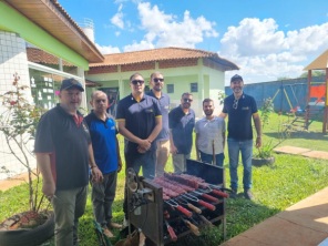 Rotary Érico Veríssimo leva alegria de Páscoa a alunos da Escola Maria Gessi