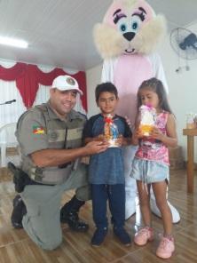 Grupo Otopatamar e Brigada na Páscoa Solidária na Vila Rancho em Cruz Alta